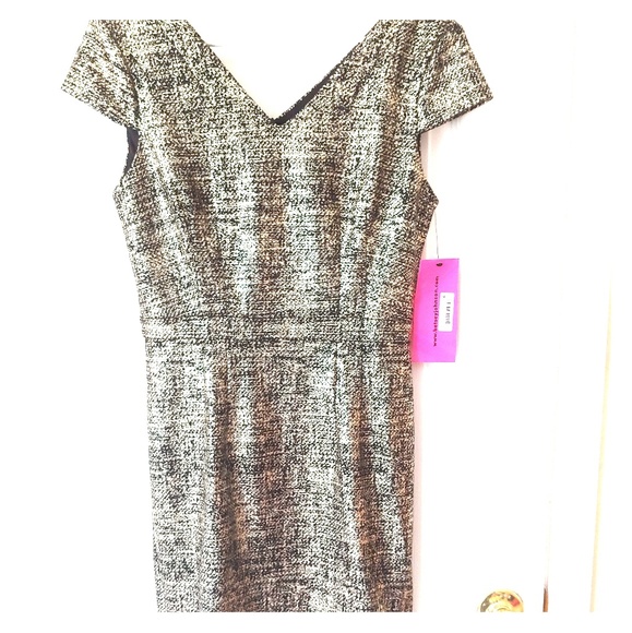 Betsey Johnson Dresses & Skirts - Betsey johnson gold foil knit sheath dress